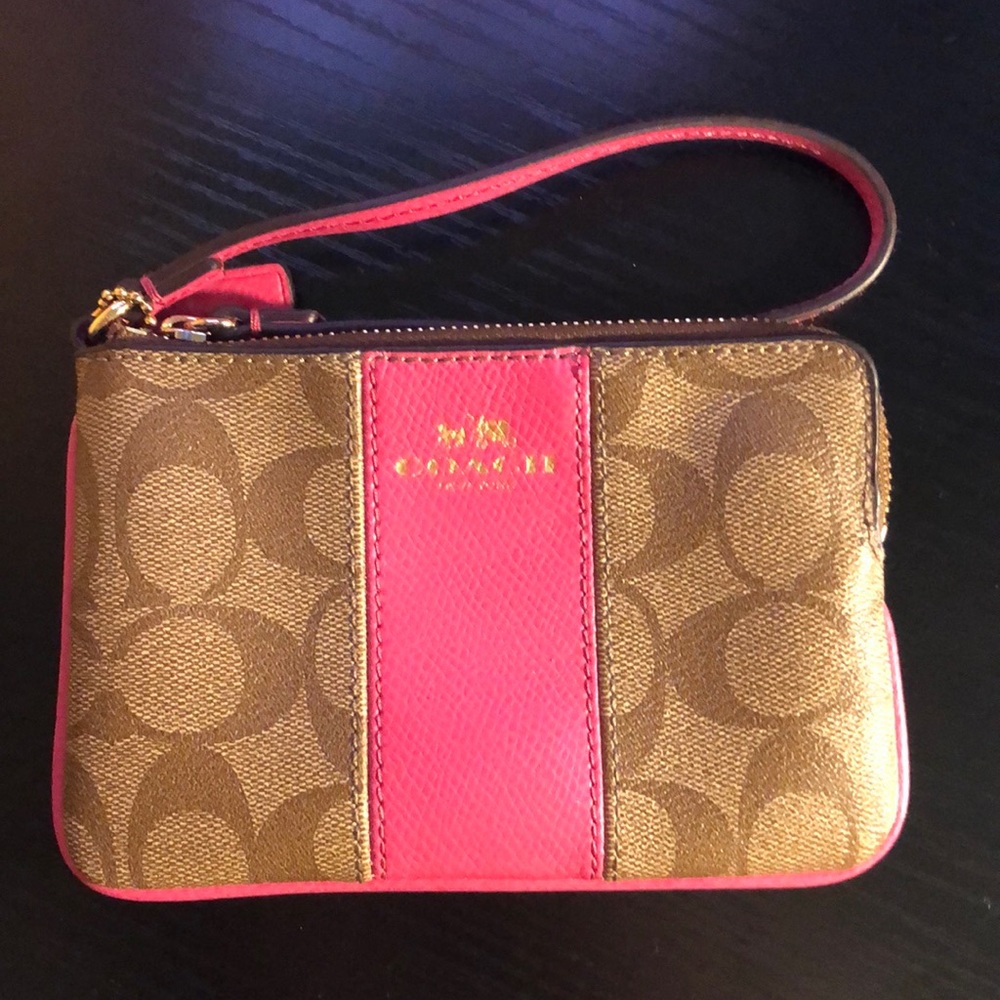 Coach Wristlet in Pink